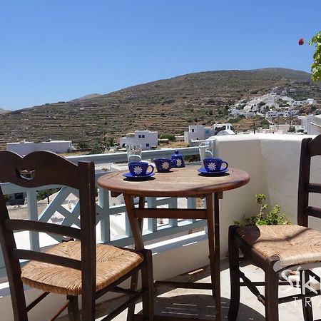 Traditional Apartment In Kastro Sikinos Bagian luar foto
