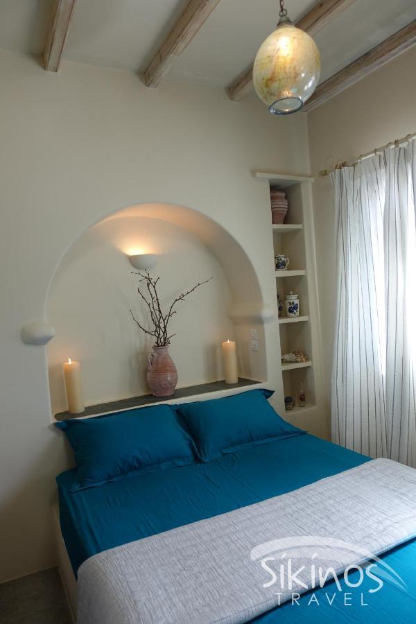 Traditional Apartment In Kastro Sikinos Bagian luar foto