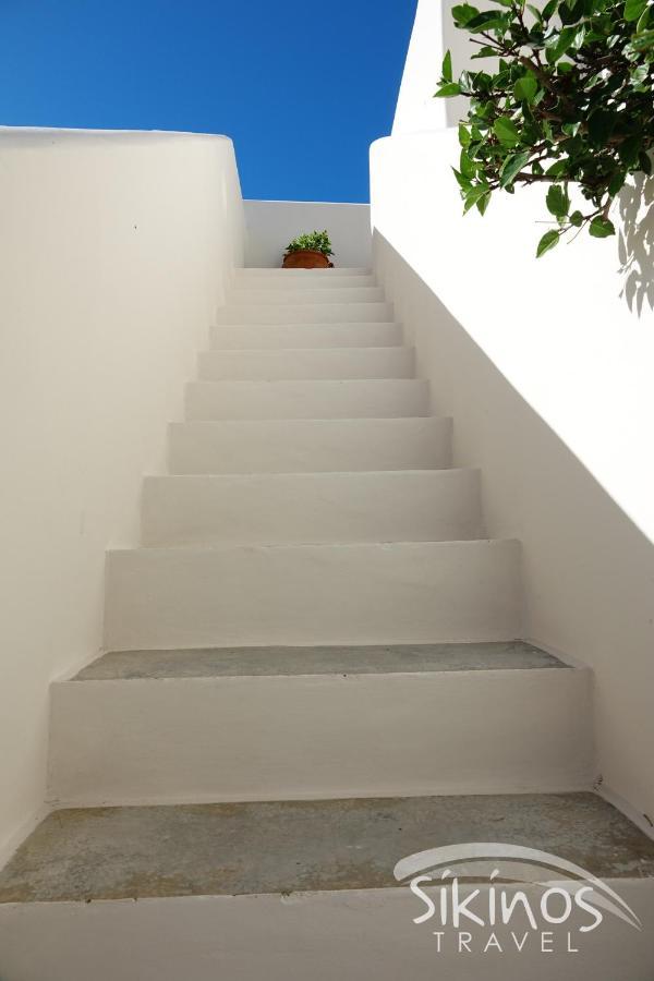 Traditional Apartment In Kastro Sikinos Bagian luar foto