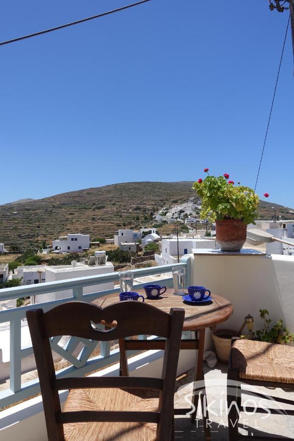 Traditional Apartment In Kastro Sikinos Bagian luar foto