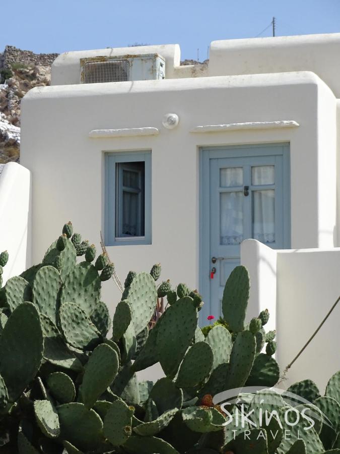 Traditional Apartment In Kastro Sikinos Bagian luar foto