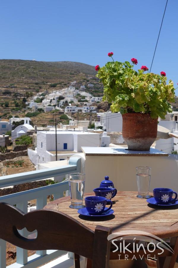 Traditional Apartment In Kastro Sikinos Bagian luar foto