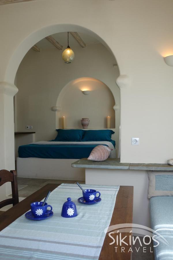 Traditional Apartment In Kastro Sikinos Bagian luar foto