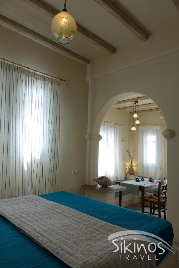 Traditional Apartment In Kastro Sikinos Bagian luar foto