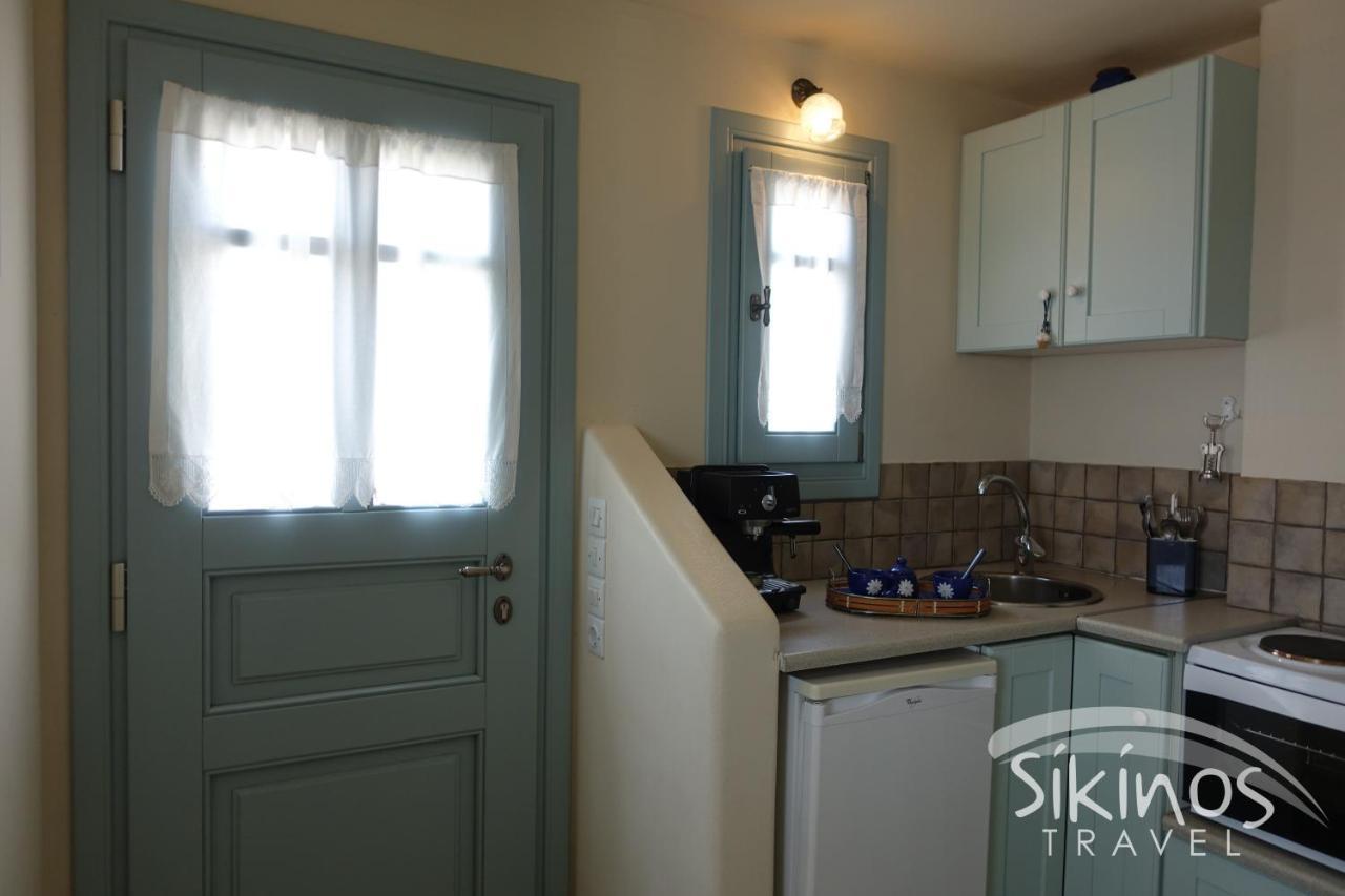 Traditional Apartment In Kastro Sikinos Bagian luar foto