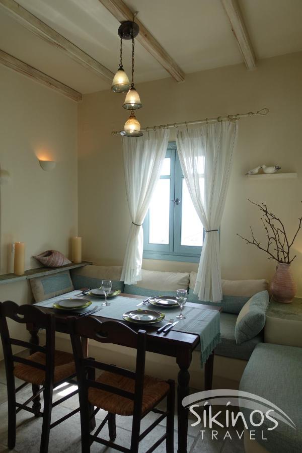 Traditional Apartment In Kastro Sikinos Bagian luar foto