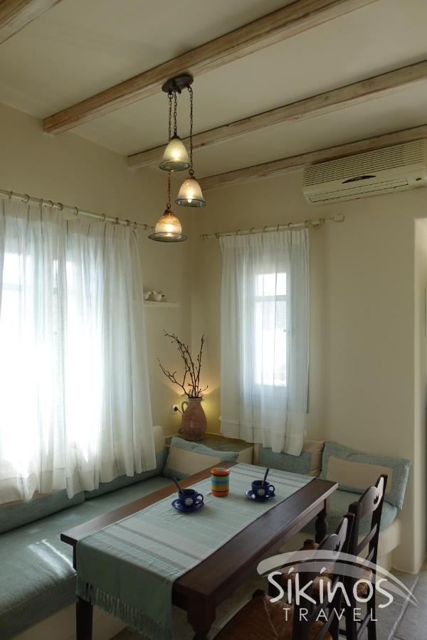Traditional Apartment In Kastro Sikinos Bagian luar foto